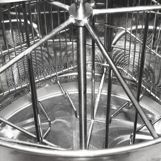 Extracteur de miel avec cuve Mellarius OptiLine 5/10 r. manuel P52