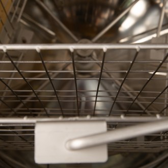 Extracteur de miel Łysoń Basic 4 cadres. Réversible manuel à manivelle P60