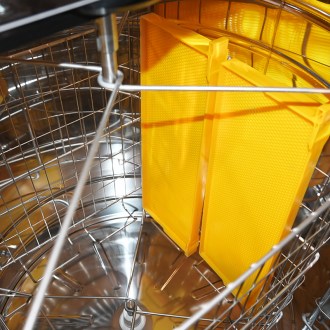 Extracteur de miel Lysoň Basic 4 cadres électrique - sans axe - 230V P60