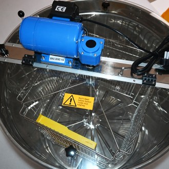 Extracteur de miel Mellarius MaxiLine 4 cadres radiaux avec moteur électrique 230V P64