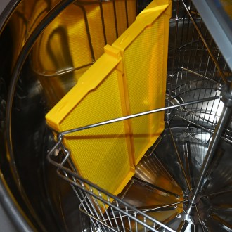 Extracteur de miel Mellarius MaxiLine 4 cadres radiaux avec moteur électrique 230V P64